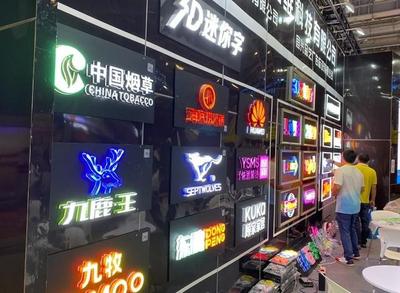 上海國(guó)際廣告展 閃鑄科技AD1現(xiàn)場(chǎng)震撼打印引圍觀，數(shù)字廣告制作新紀(jì)元